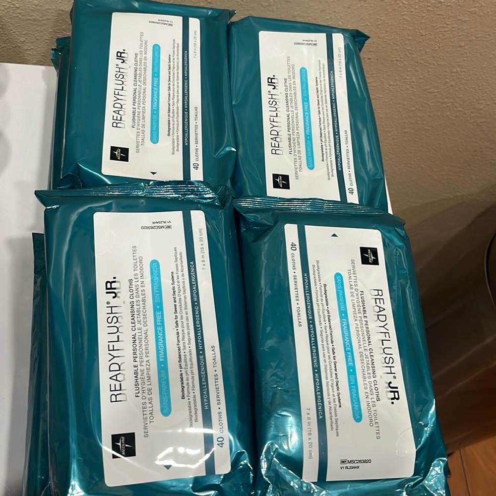 5 PACKS FLUSHABLE WIPES READYFLUSH JR. FOR $25 (200wipes)